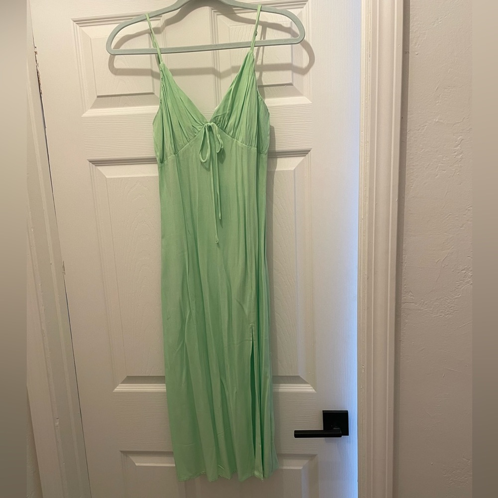 Fun green dress size M never worn. New with tags